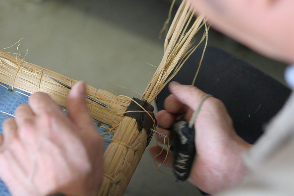 杉板を縫う手技
